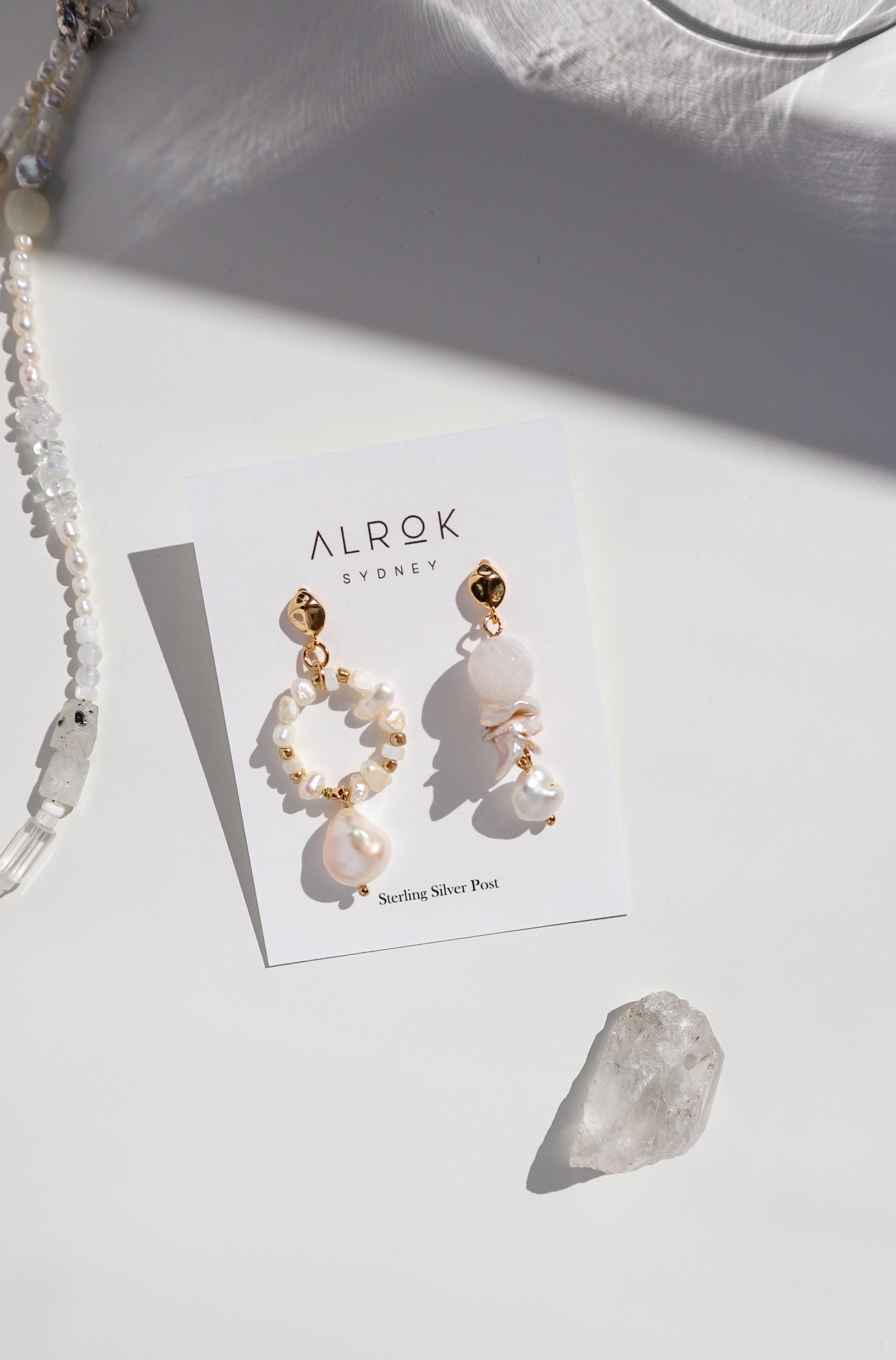 Oii Mismatch Pearl Earrings image 2