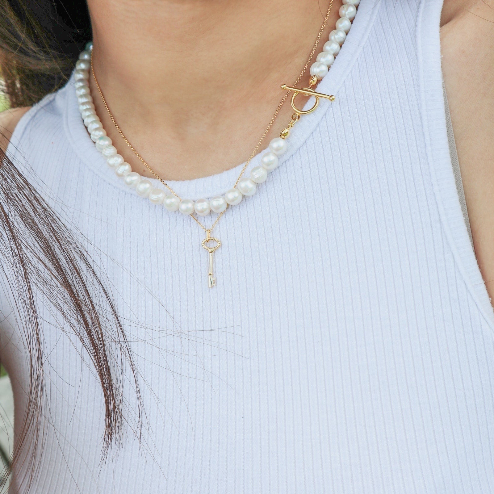 Round Pearl Silver Toggle Necklace image 1