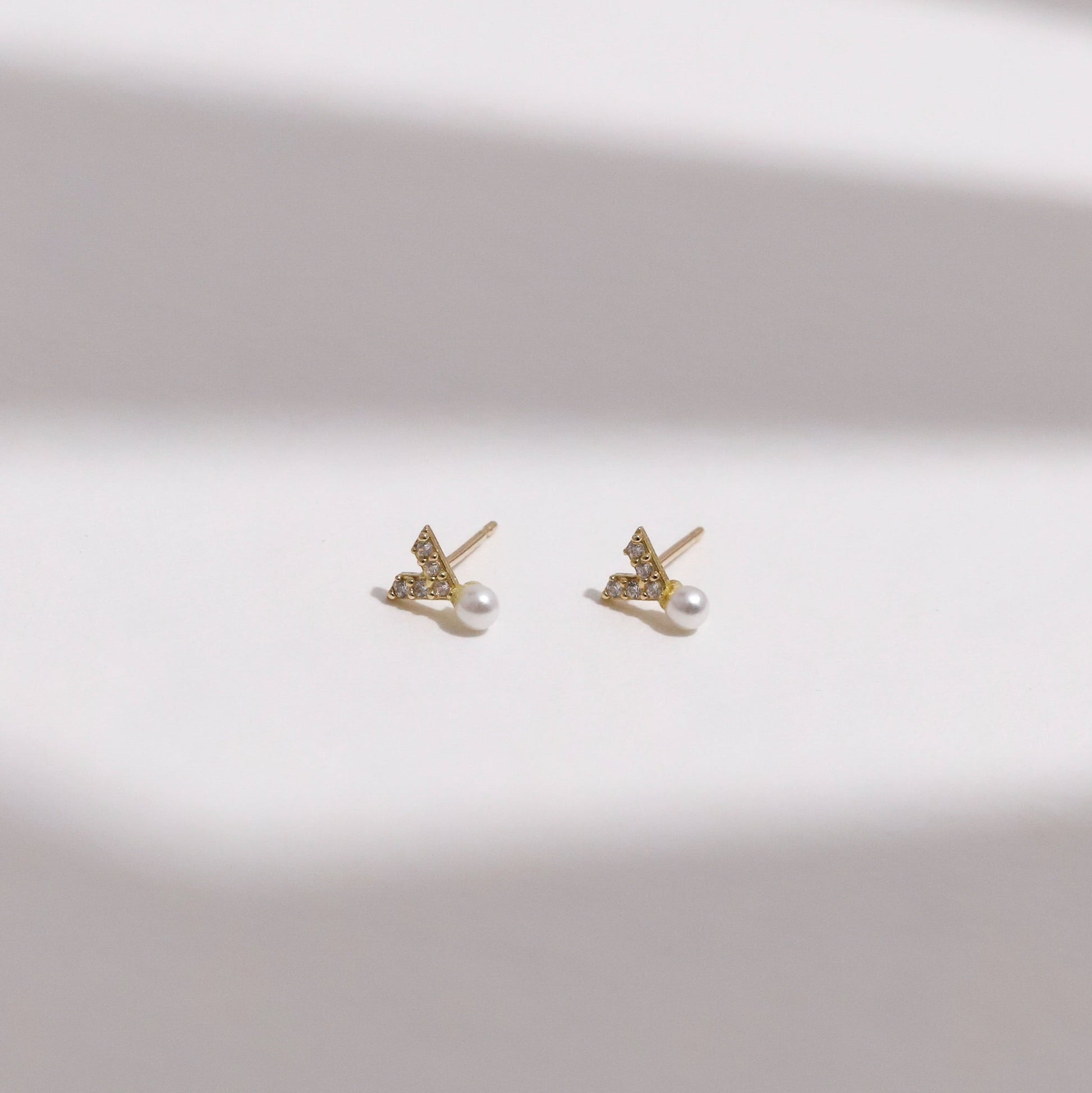 10K Gold V Shape Cubic with Pearl Studs