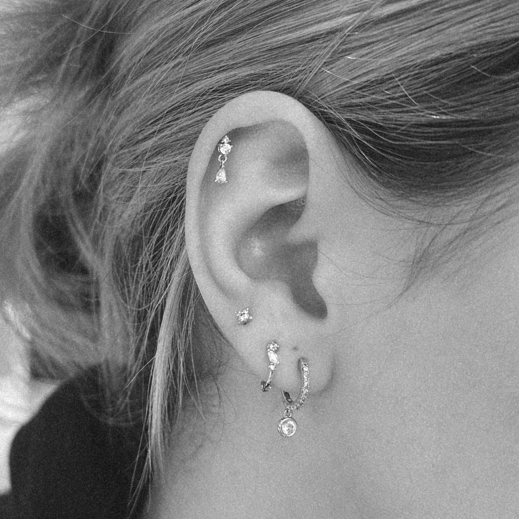 SEC001G Cubic Cluster Hoop Earrings image 3