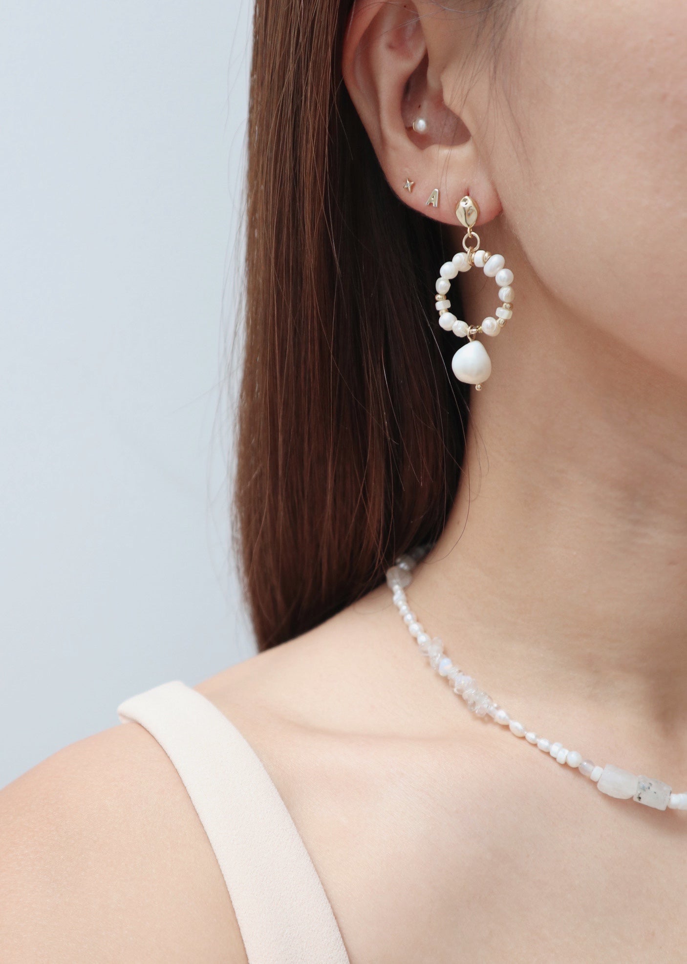 Oii Mismatch Pearl Earrings image 3