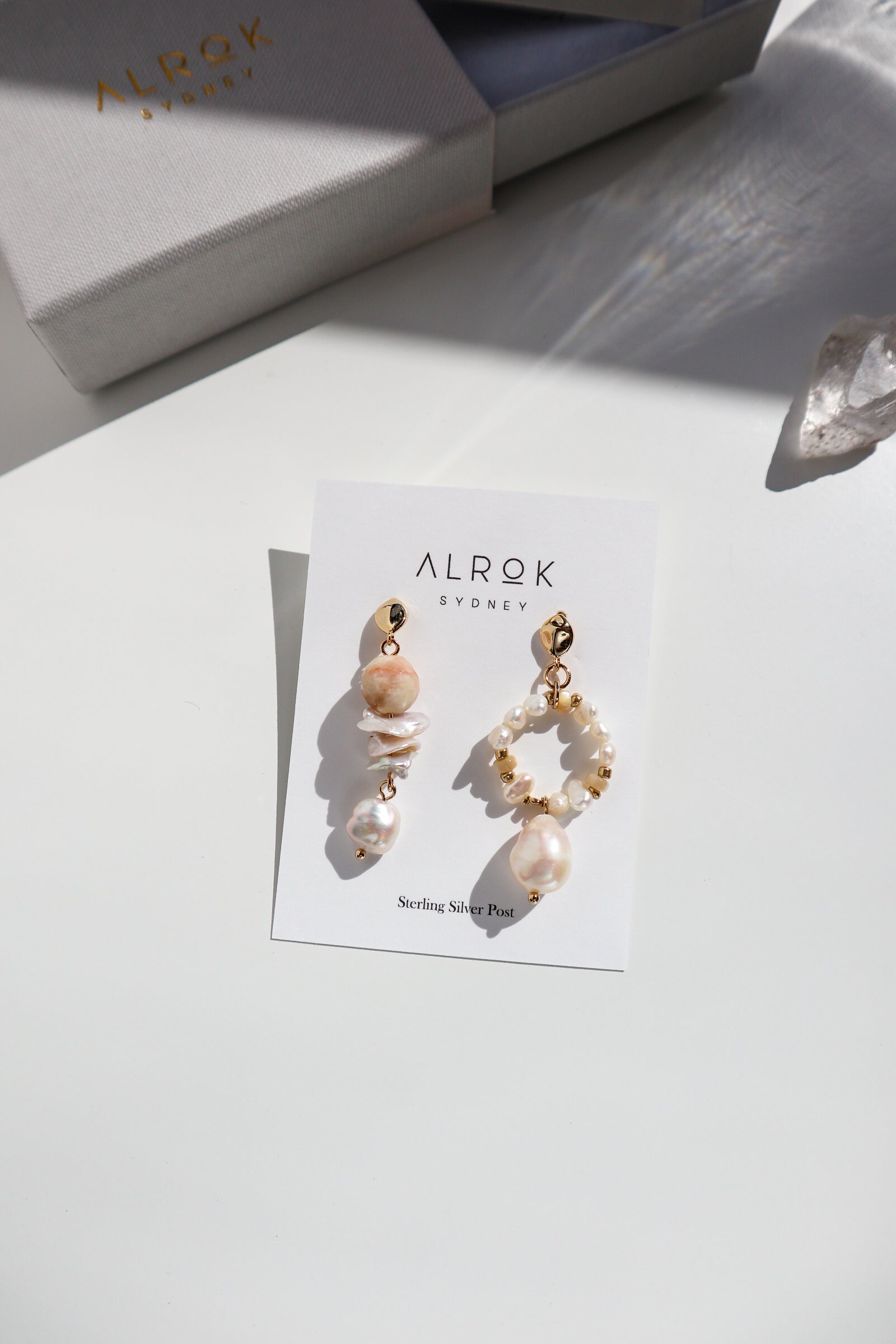 Oii Mismatch Pearl Earrings image 8
