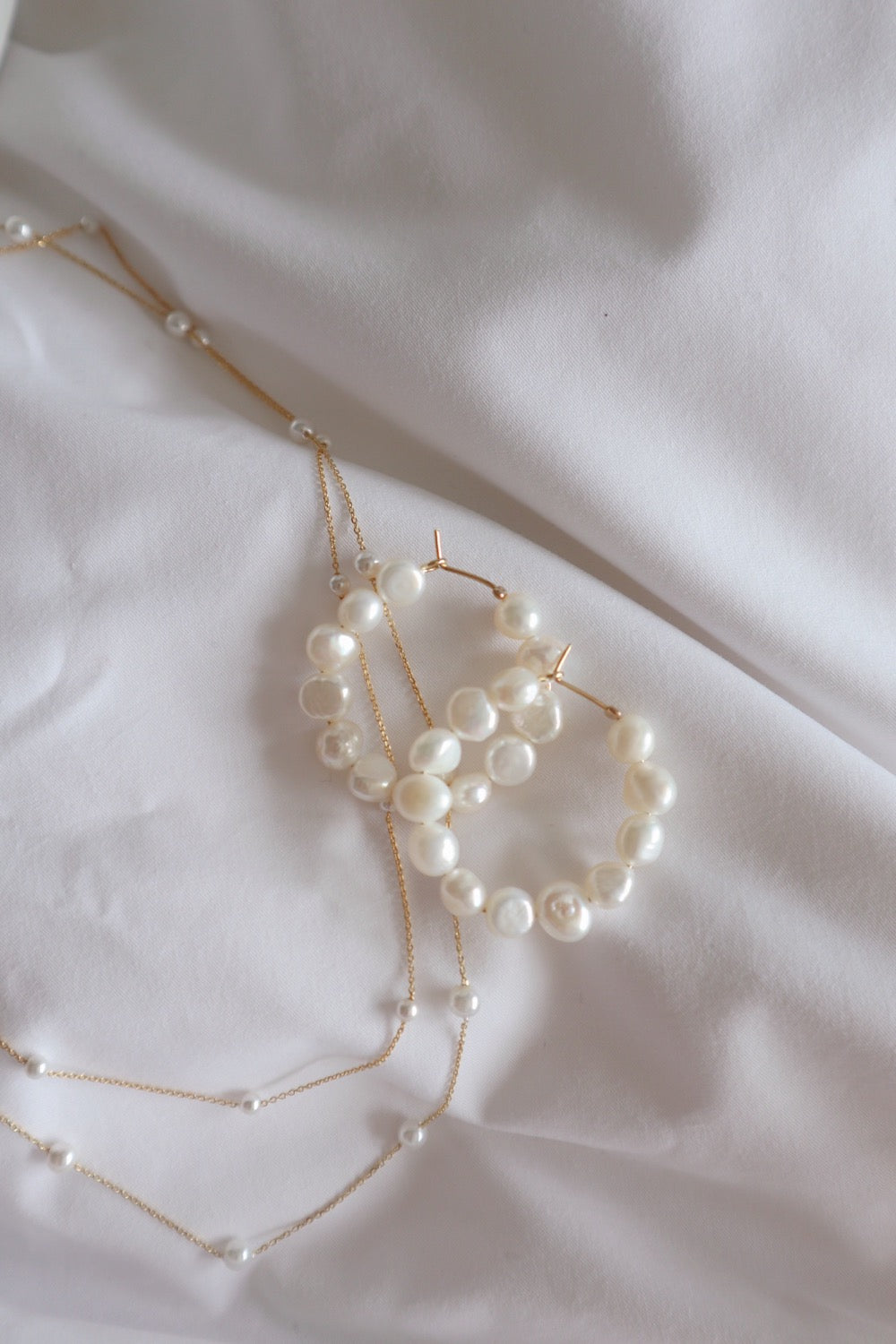 Snow Medium Pearl Hoop Earrings image 0