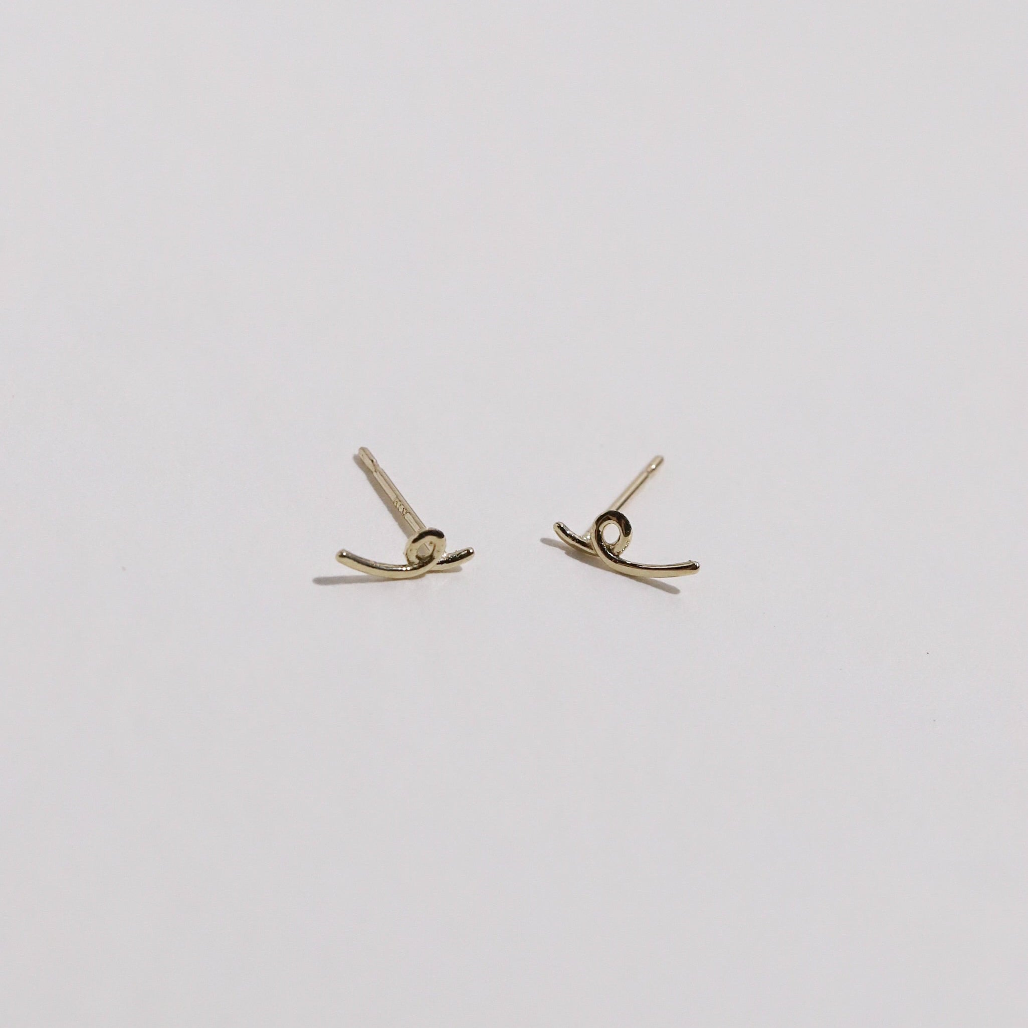 10K Gold Sweep Line Earrings