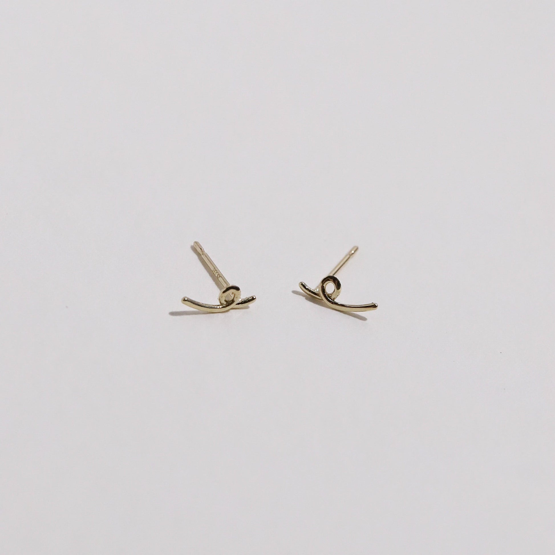 10K Gold Sweep Line Earrings