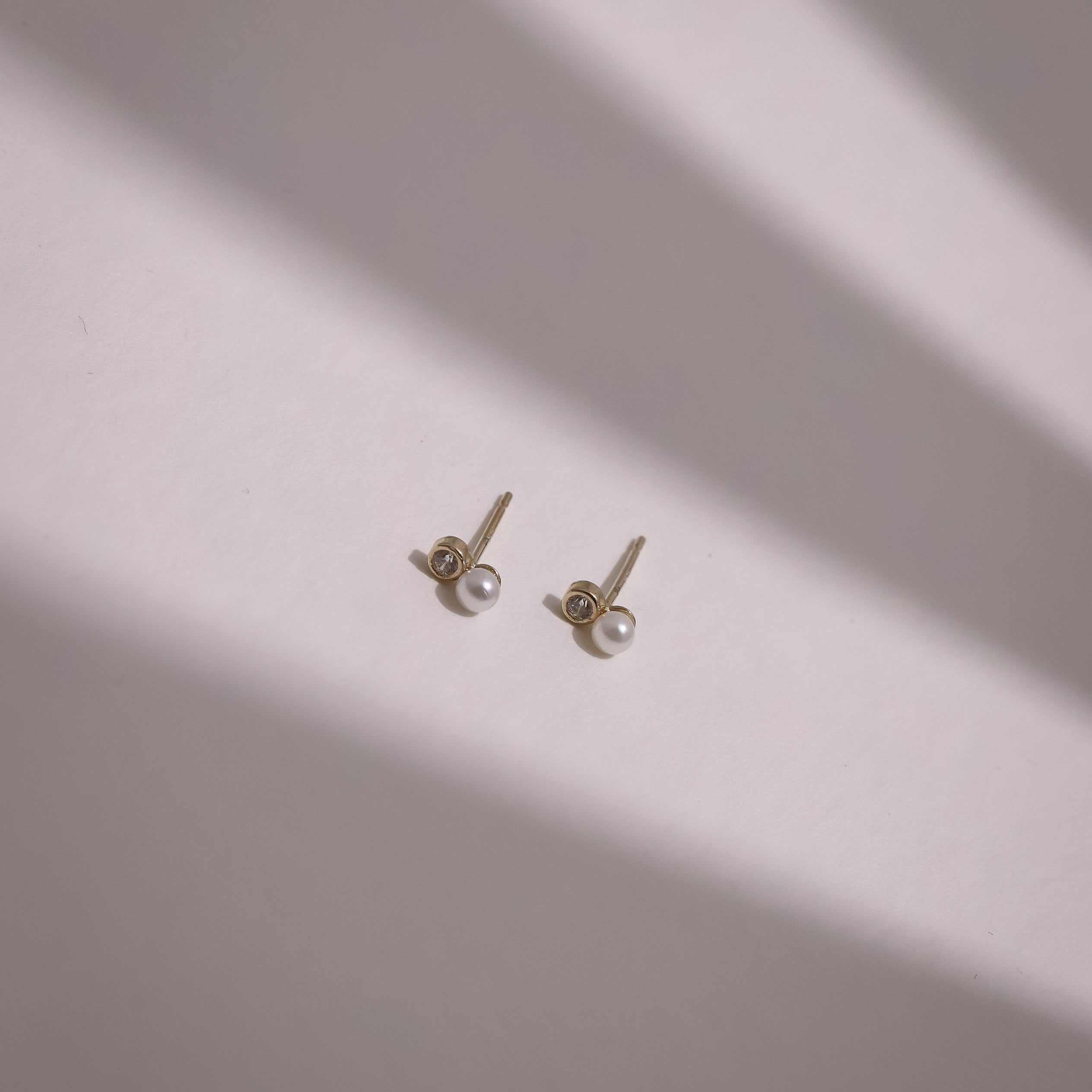 10K Gold Round Bezel Cubic with Pearl Studs