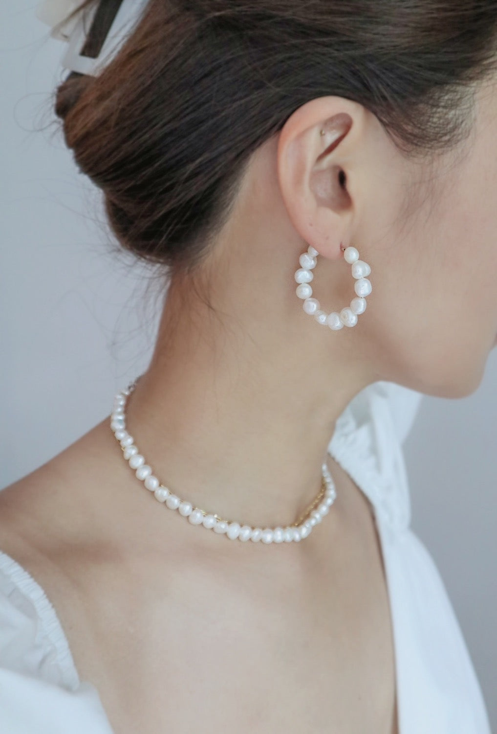 Snow Medium Pearl Hoop Earrings image 2