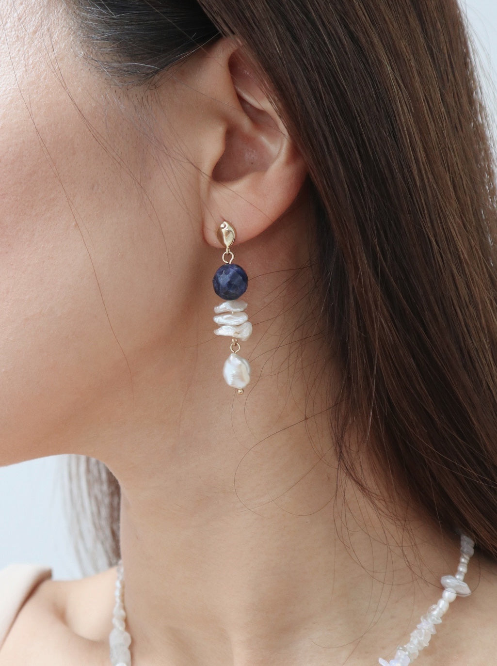Oii Mismatch Pearl Earrings image 6