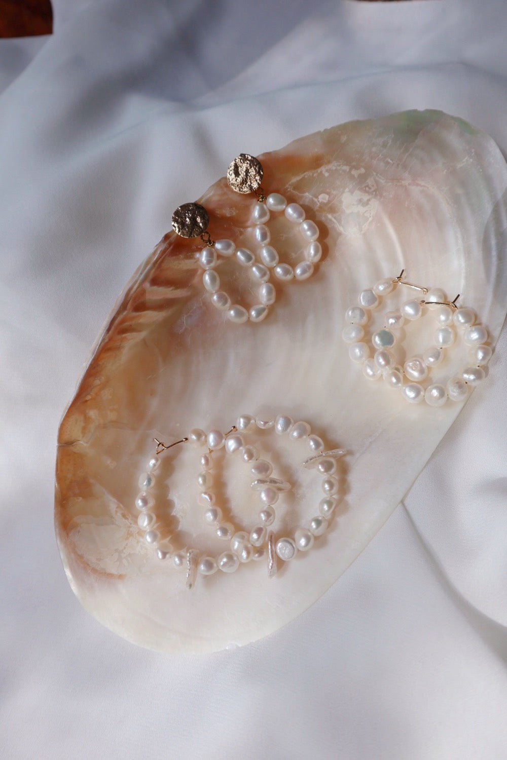 Snow Medium Pearl Hoop Earrings image 5