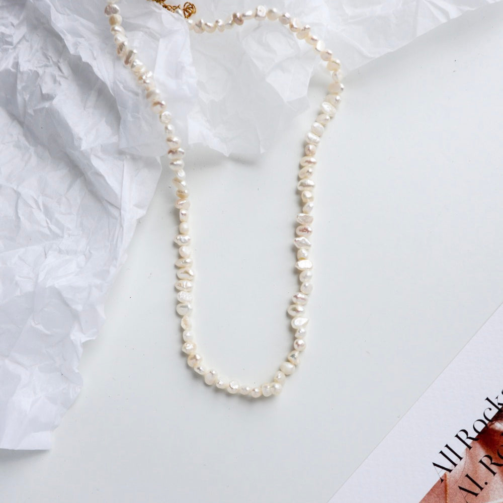 Winter Irregular Pearl Necklace M image 0